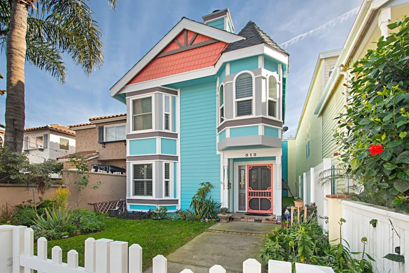 Huntington Beach Studio Blocks to the Beach and Downtown apts