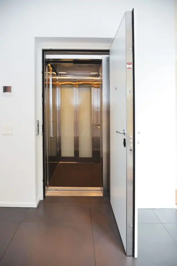 One & Only Lake View Penthouse No01