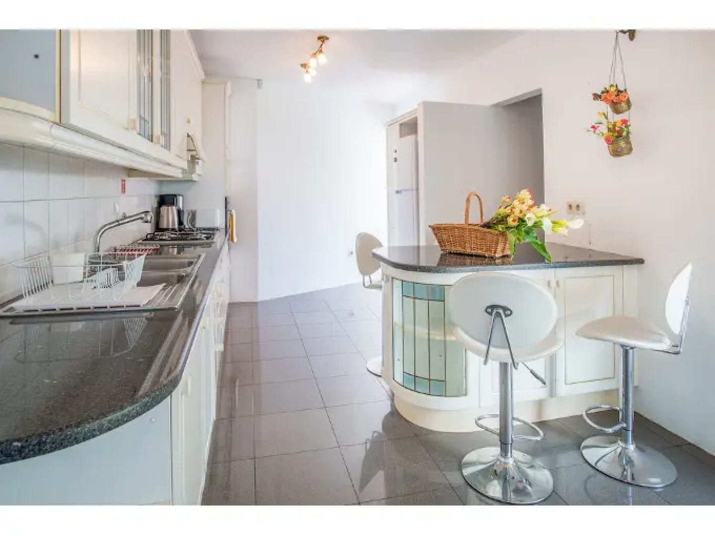 Vivenda da Esquina by MHM