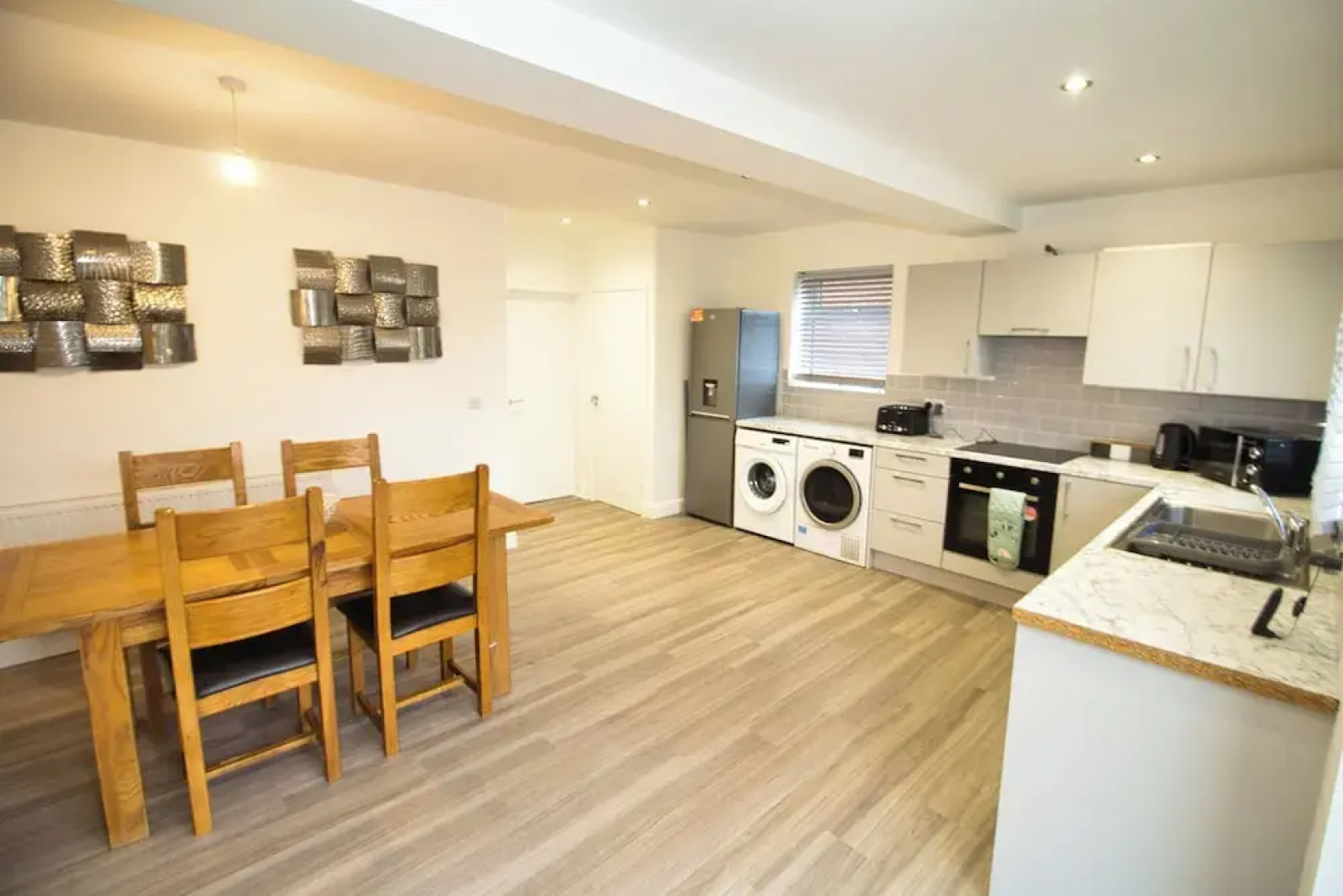Spacious 3 Bed House - Newly Refurbished