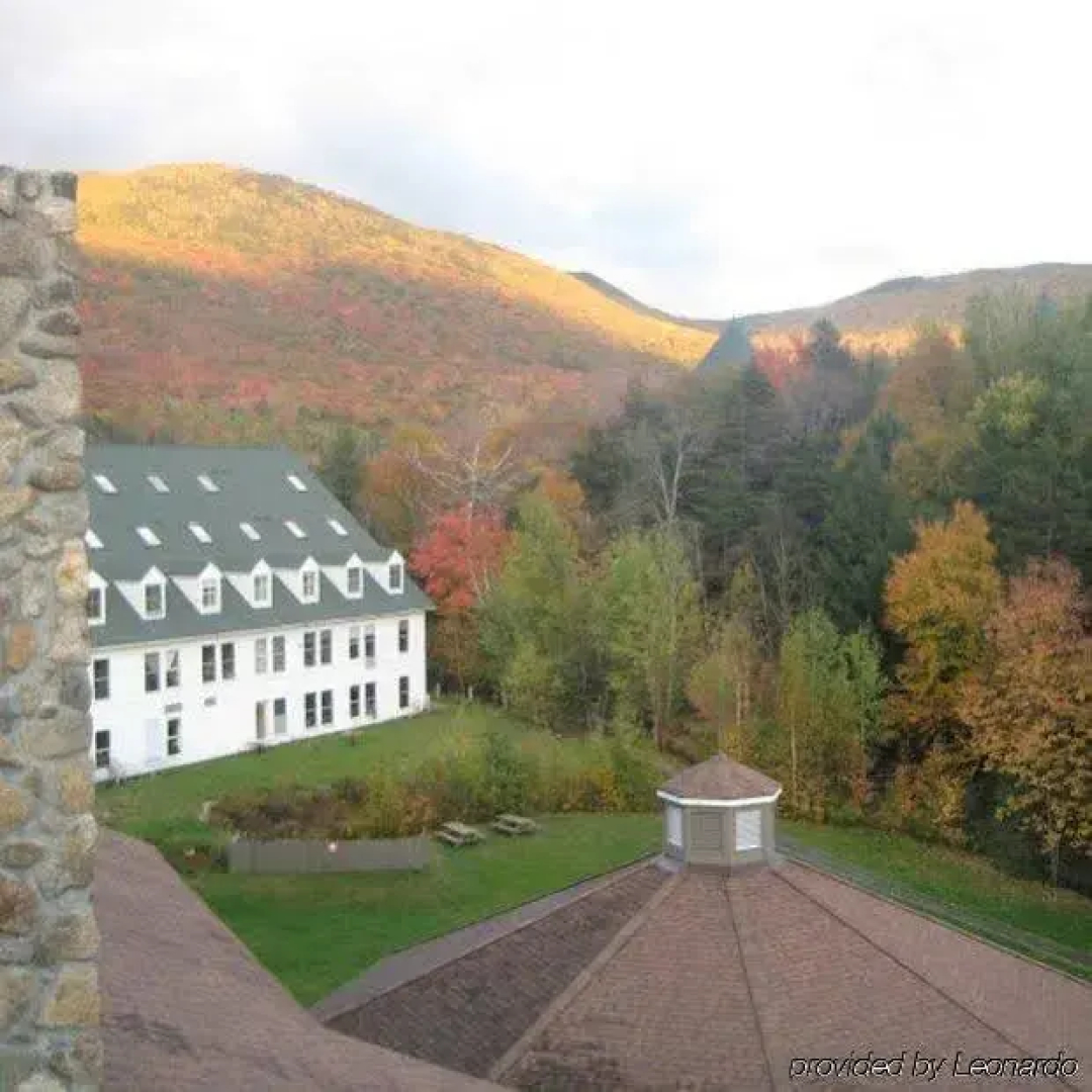 Snowy Owl Inn And Resort