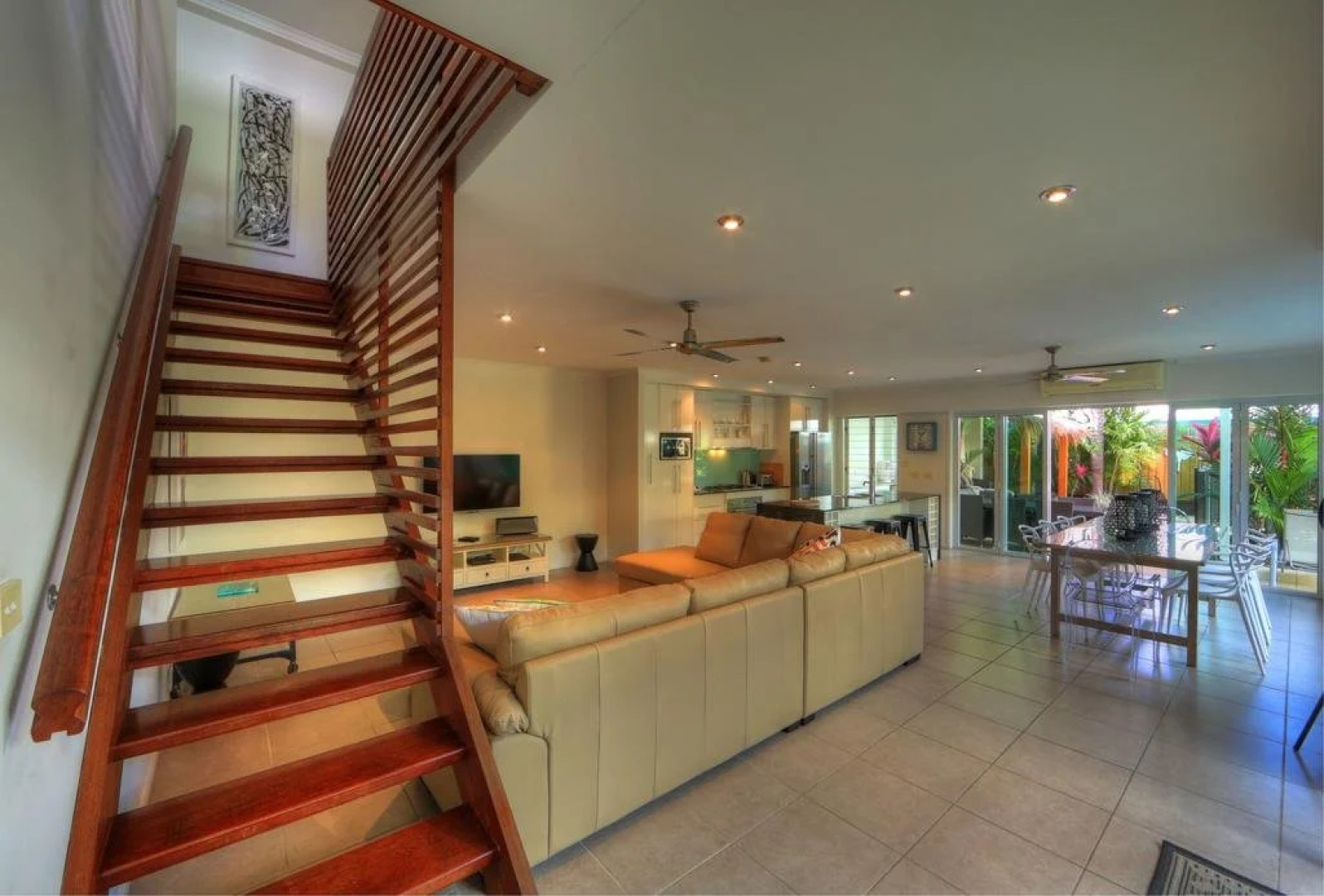 Deja Vu Palm Cove Private Heated Pool