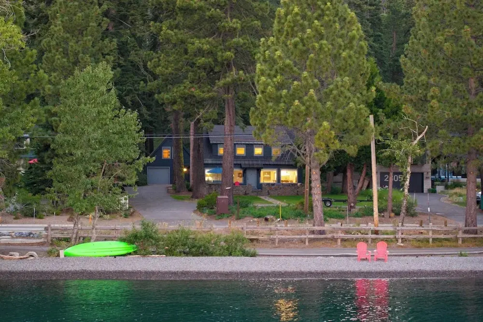 West Shore Lake House by Avantstay Ski Cabin w/ Backyard Sledding Hill!