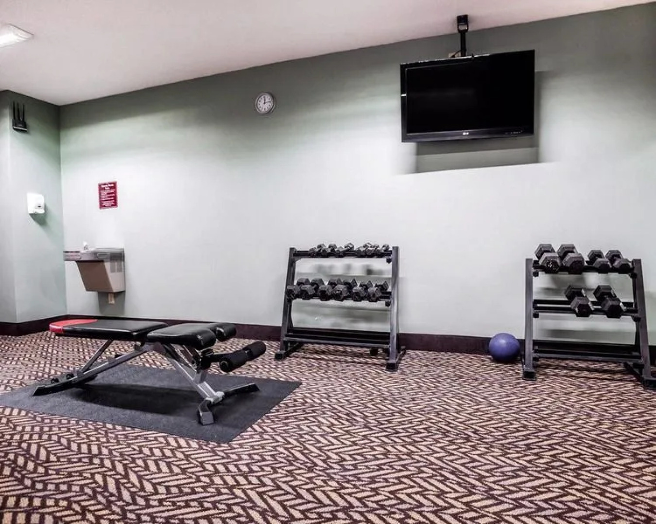 Suburban Studios Kansas City Airport North