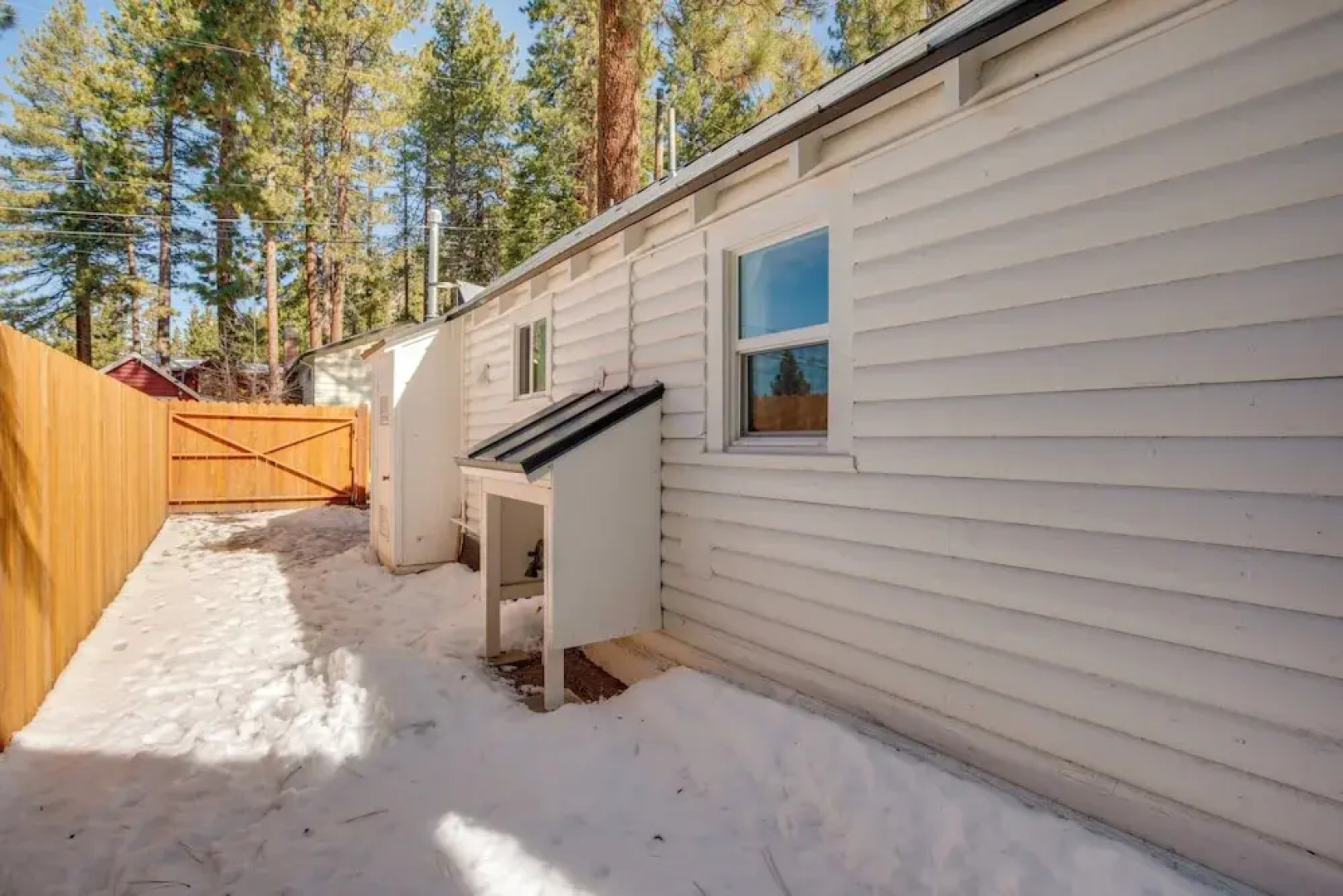 Walk to Beach: Dog-friendly Cabin in Glenbrook!