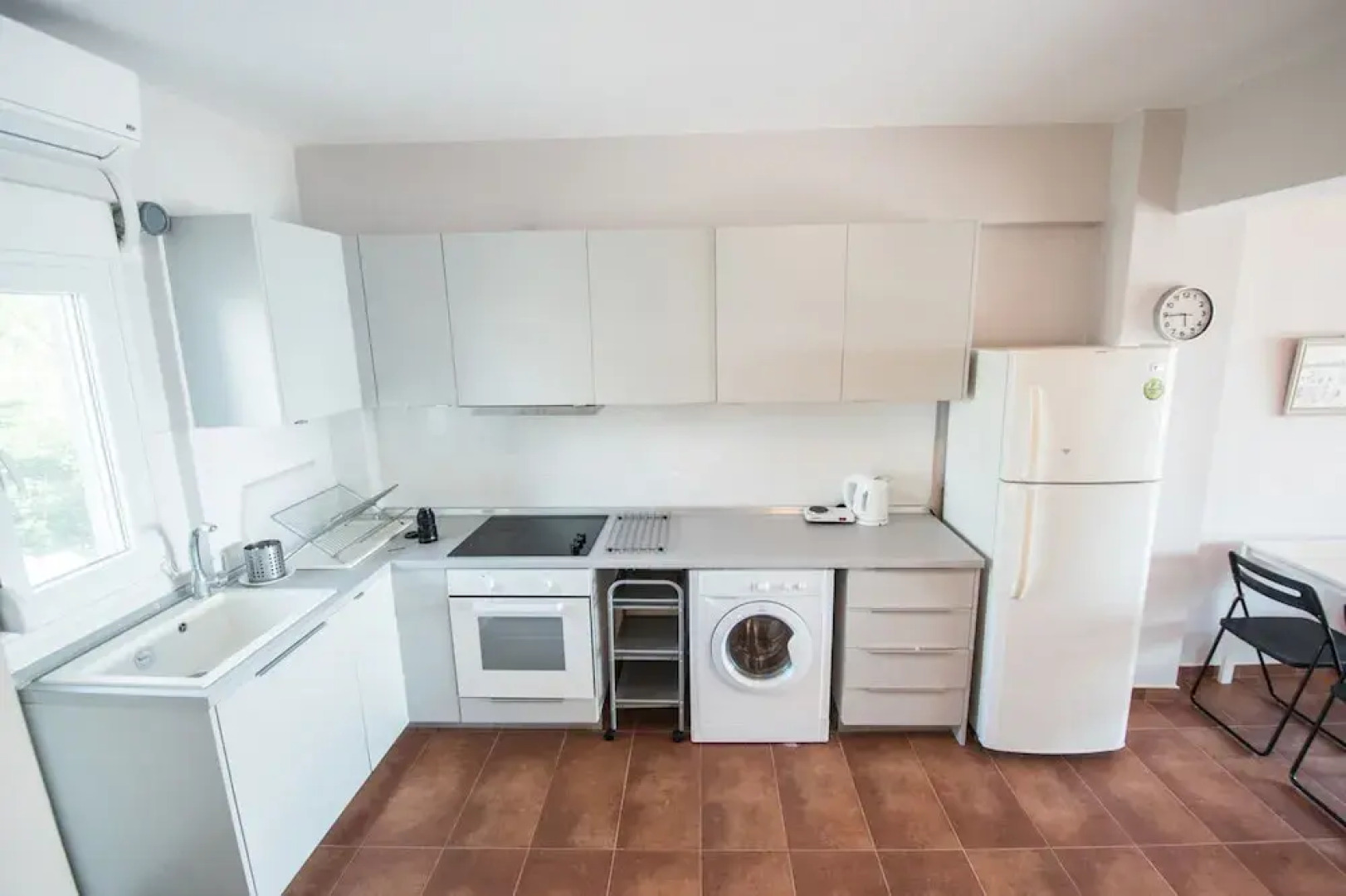 halu! Modern & Cozy Seafront Villa