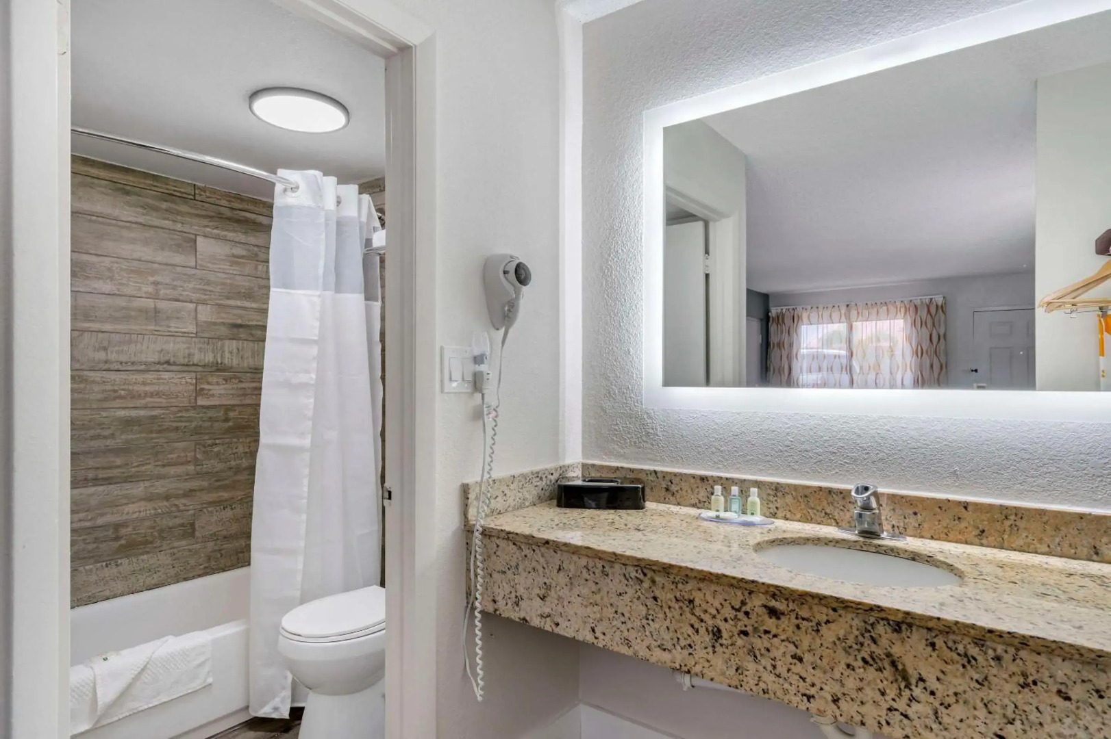 Holiday Inn Express & Suites Johnstown by IHG