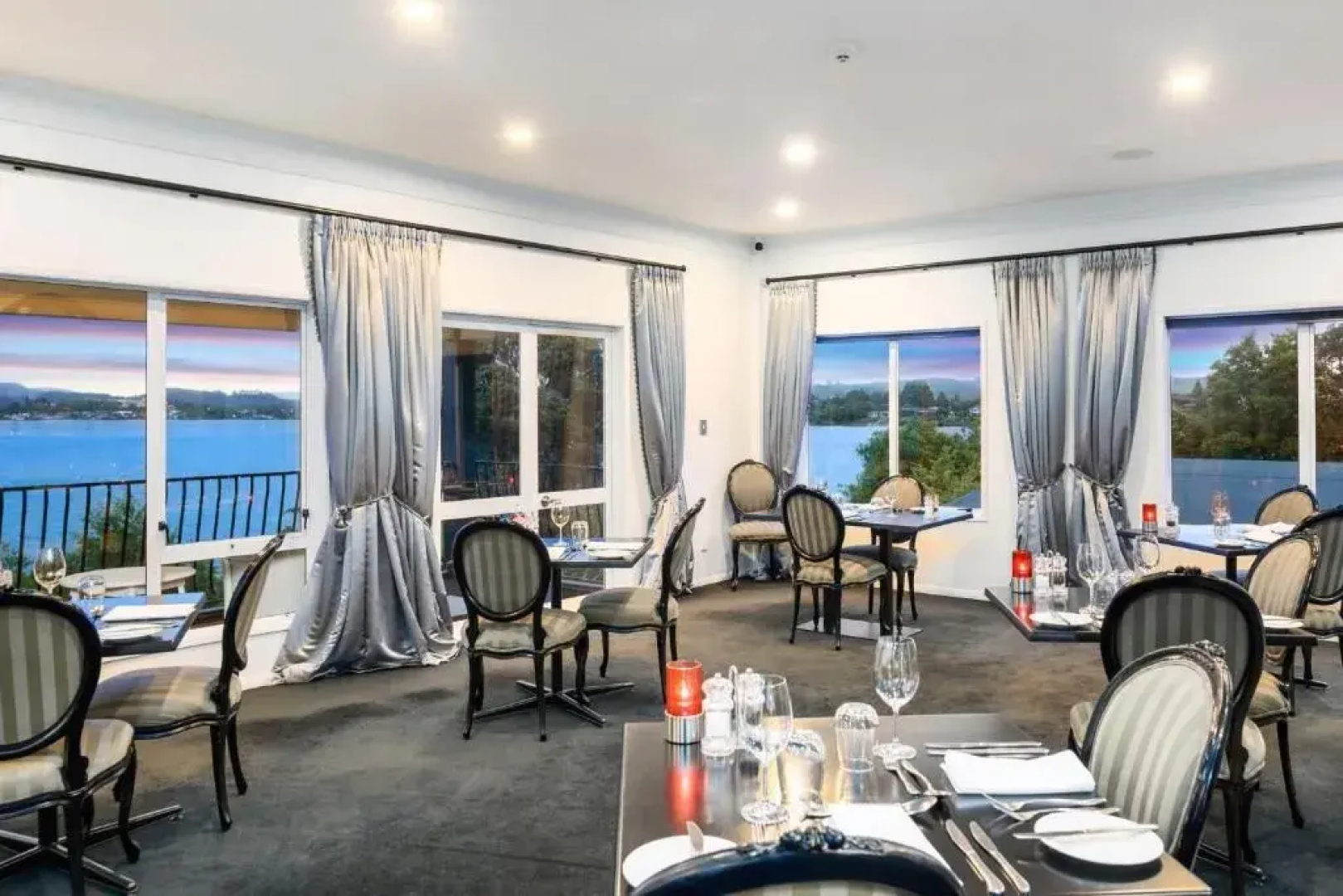 Black Swan Lakeside Boutique Hotel