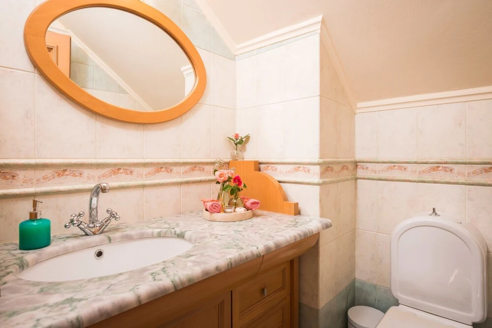 Steps to the Beach Spacious Home-Parking