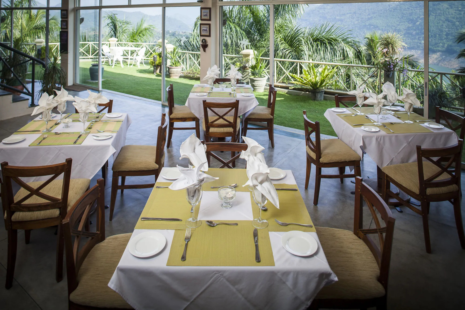 The Albatross, Kandy