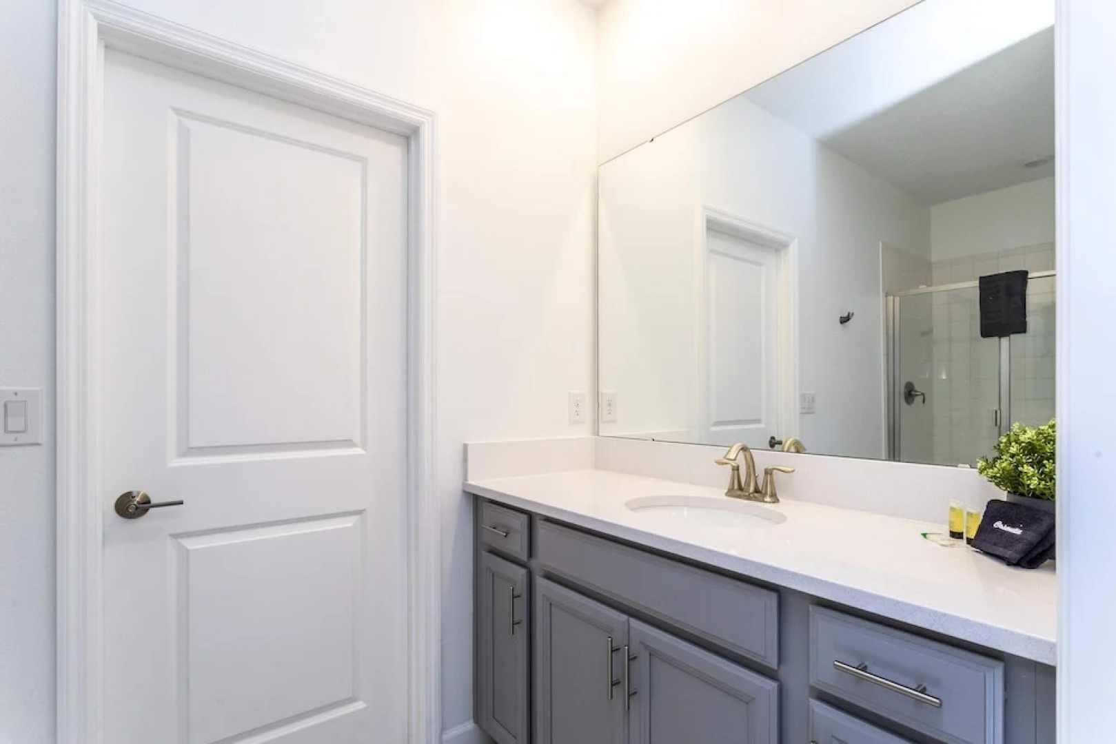 Gorgeous 8B 7BA Melbournbeach w Pool Dock Beach