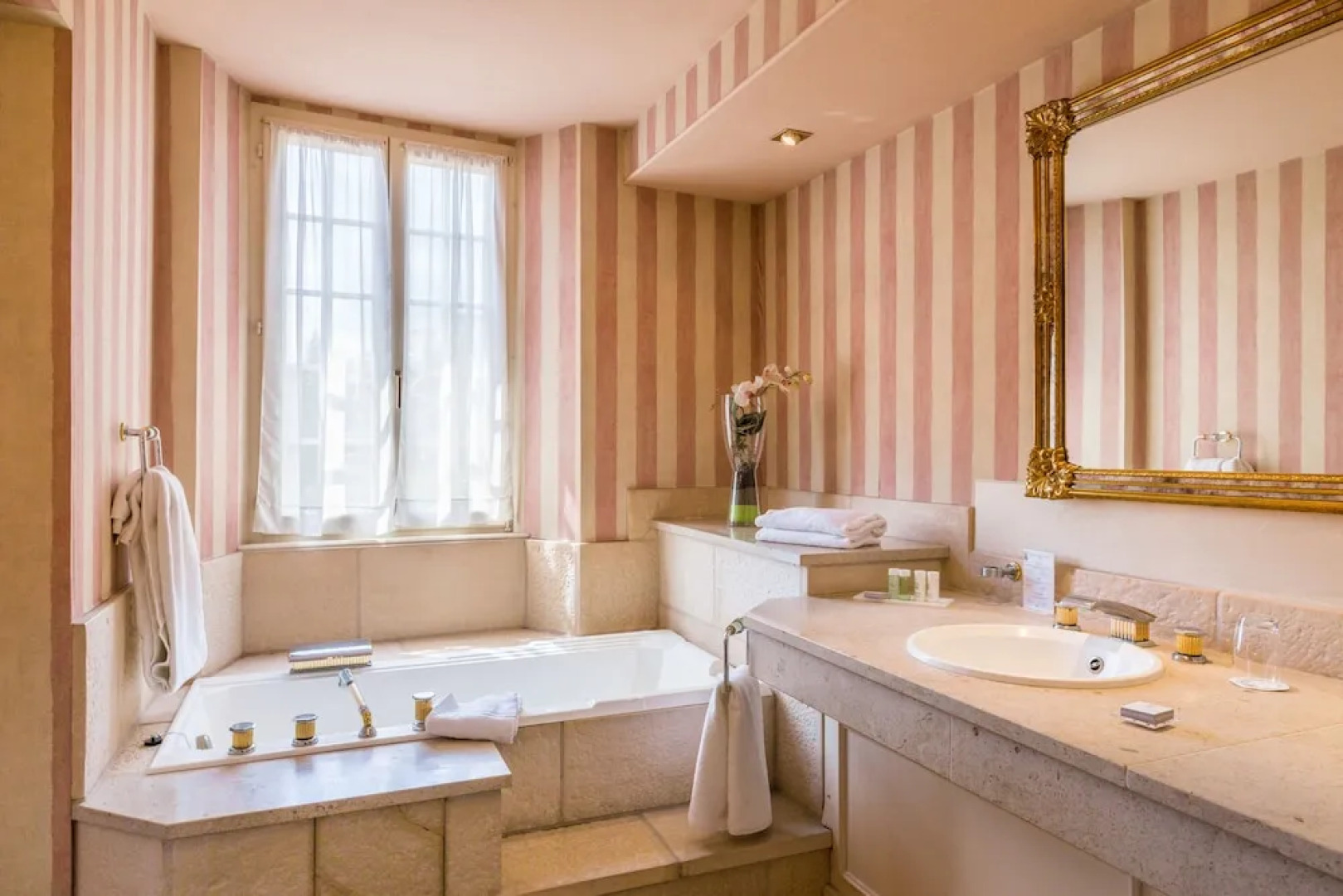 Hostellerie de la Pommeraie by Popinns