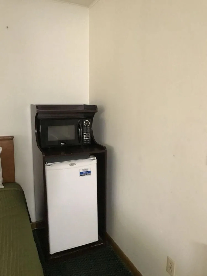 Colonial Inn Dyersville