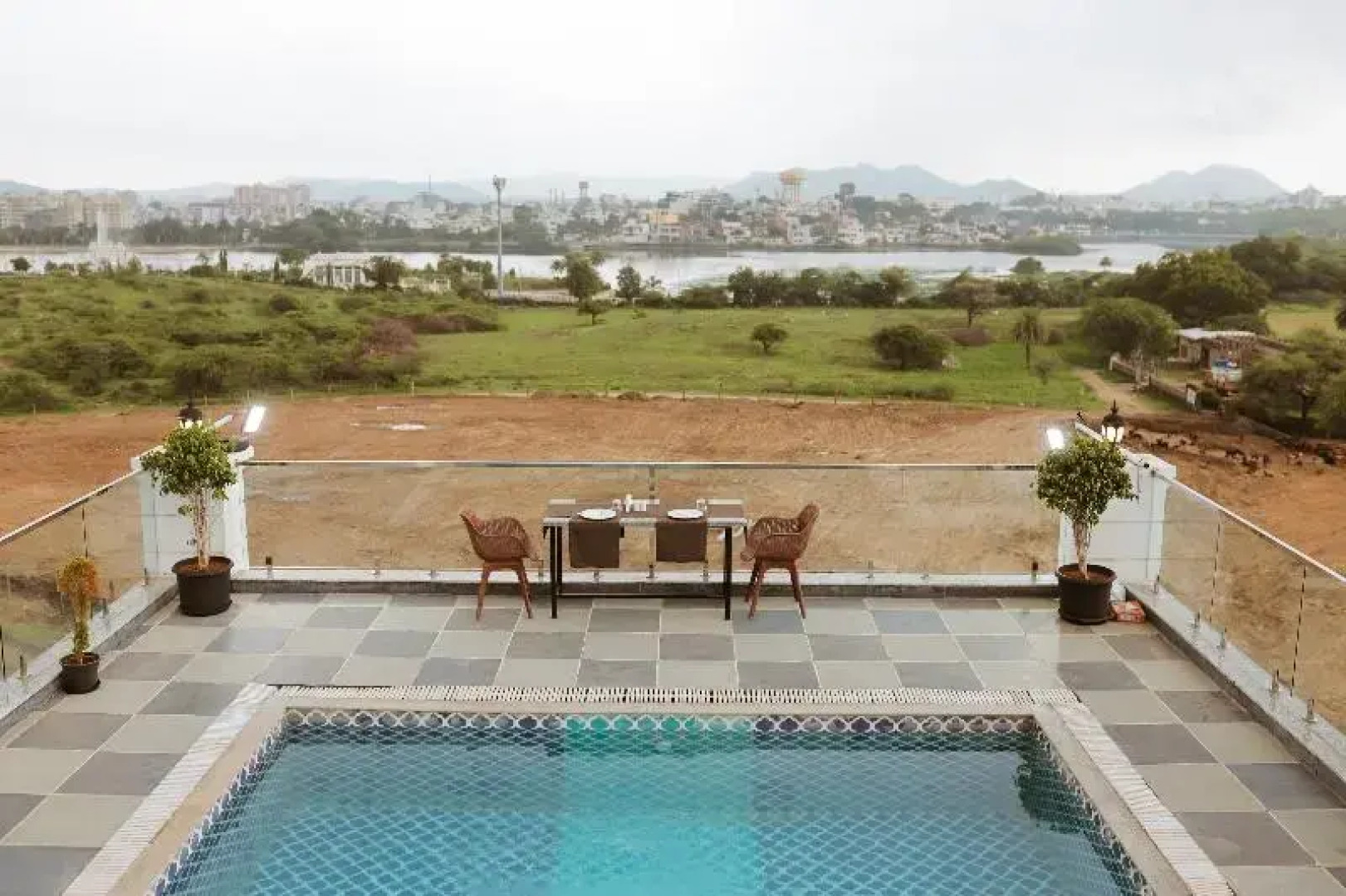 Revaas Lake View Boutique Hotel