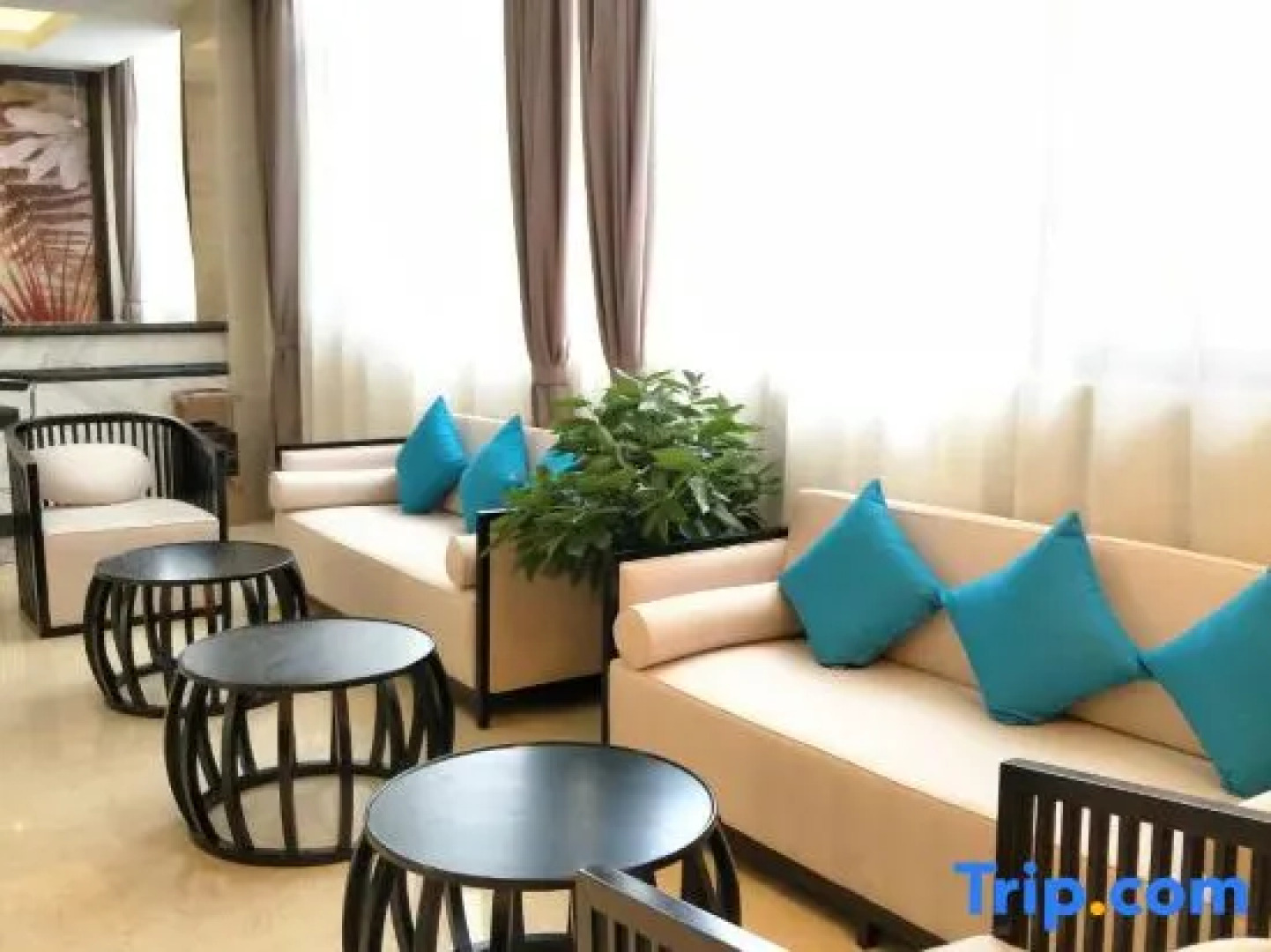 Dong Fang Ying Bin Hotel