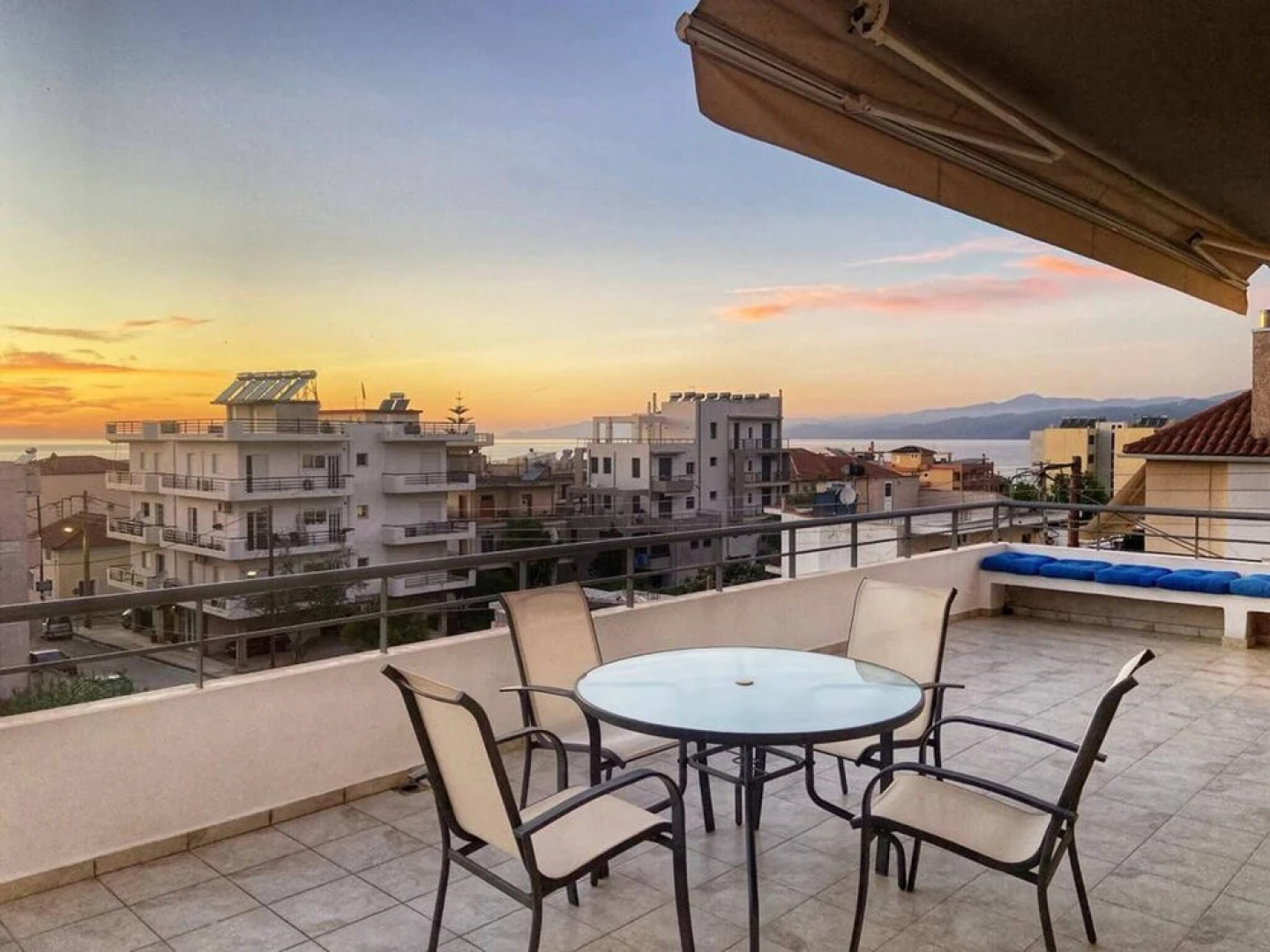 Seaside Apartment, Walking Distance To The Beach