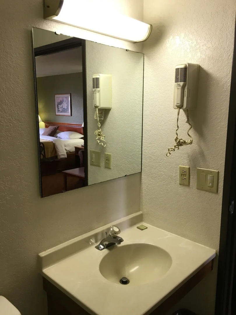Quality Inn & Suites Howe - Sturgis
