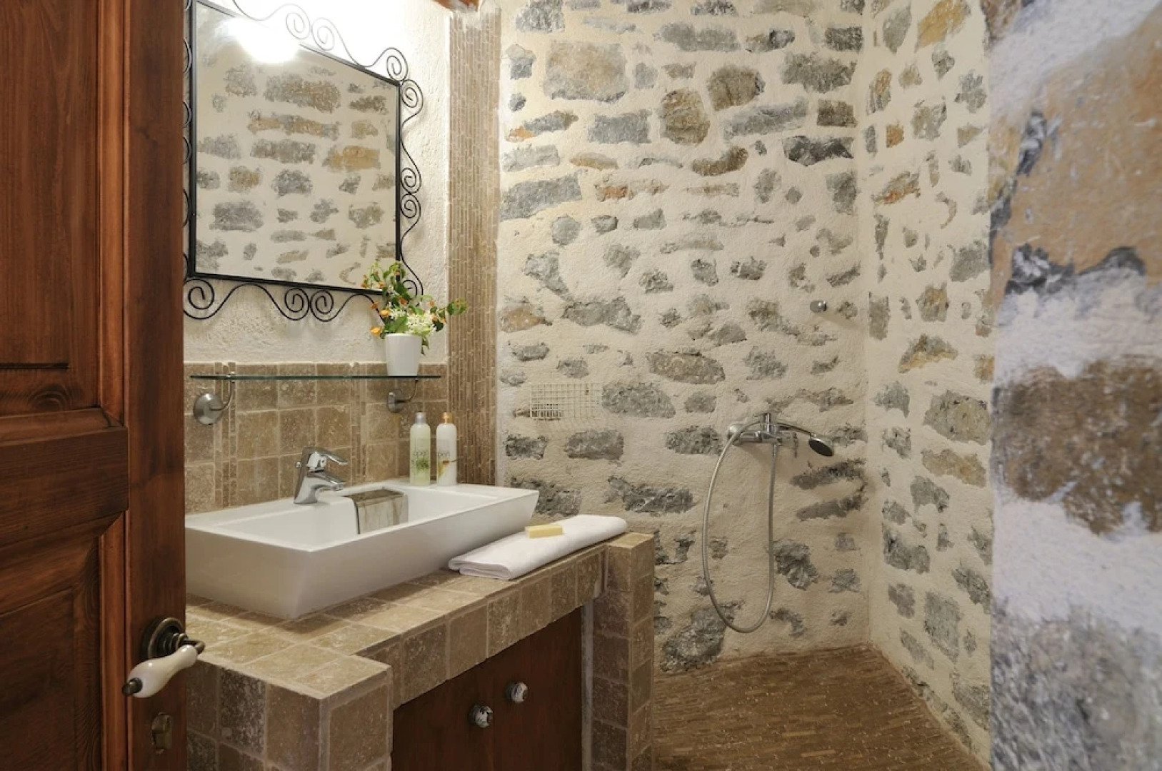 Elounda Traditional Art Suites