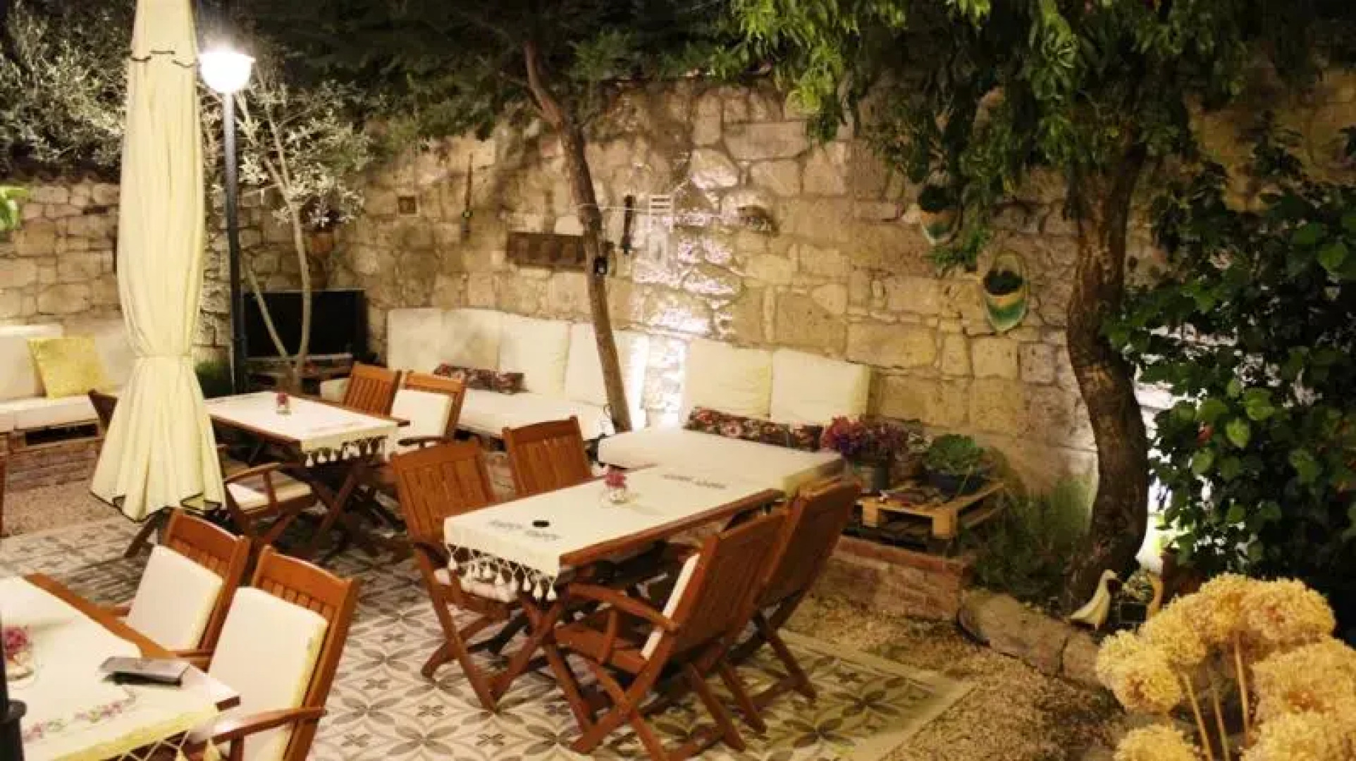 Lilyum Alaçatı Taş Ev