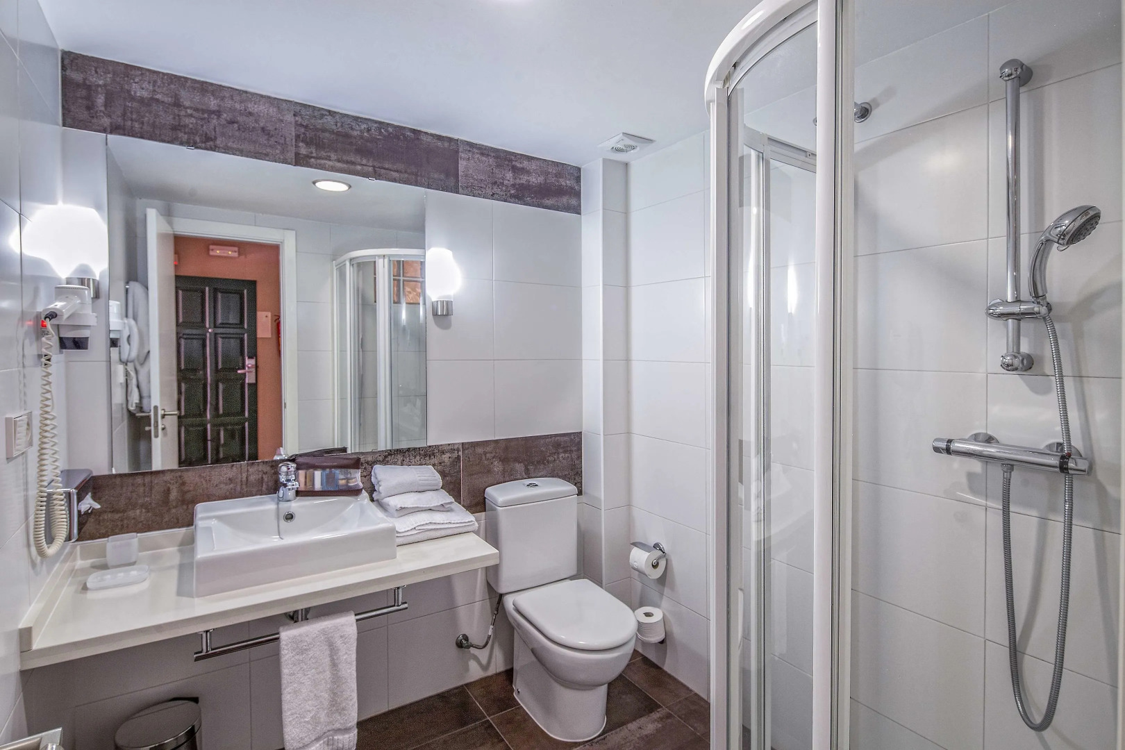 Отель Los Amigos Beach Club