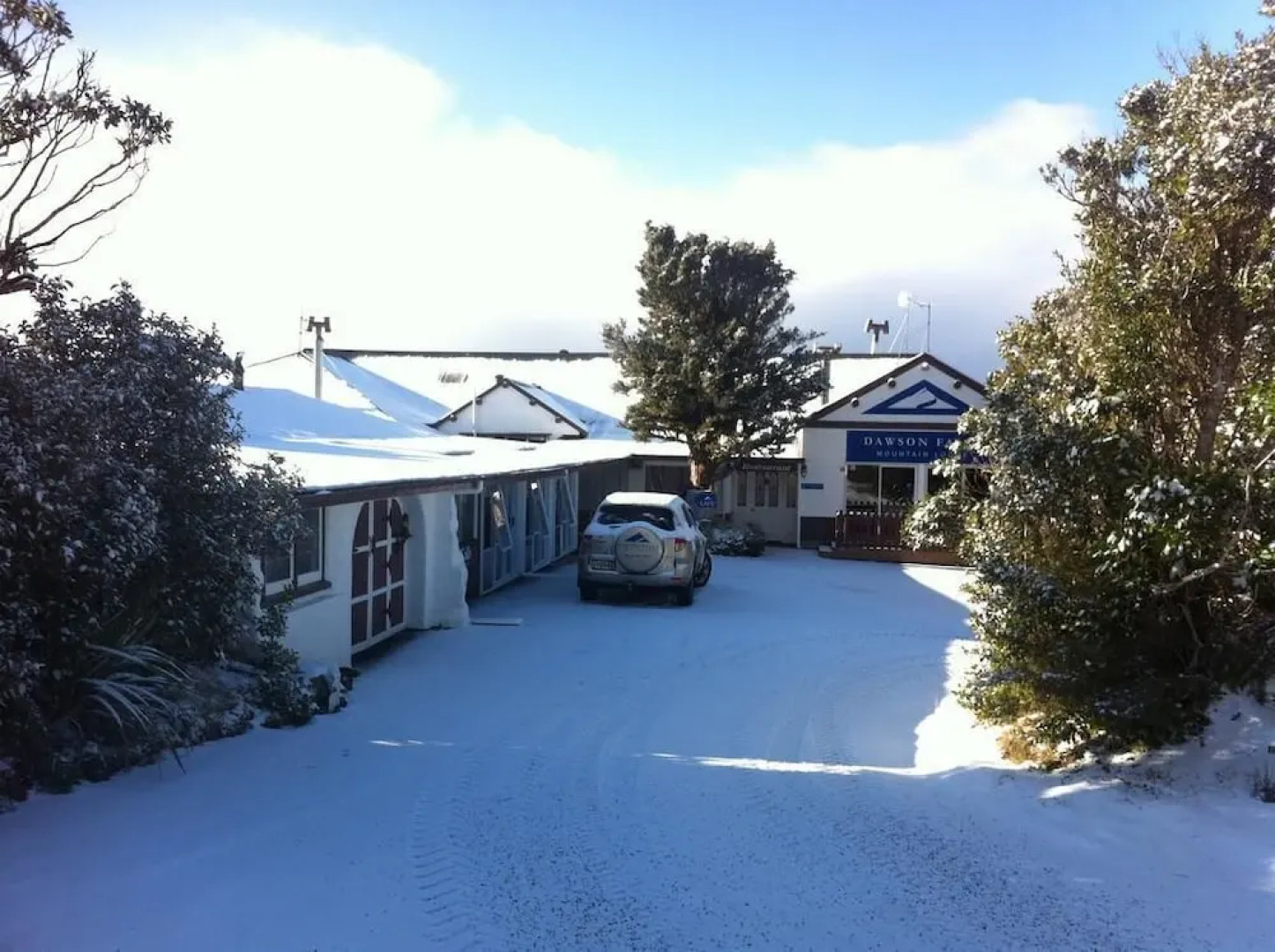 Dawson Falls Mountain Lodge