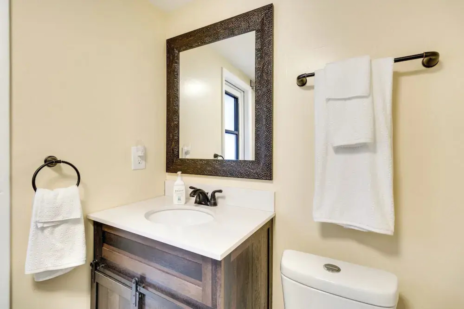 Mt Dora Couple's Retreat w/ Shared Pool!