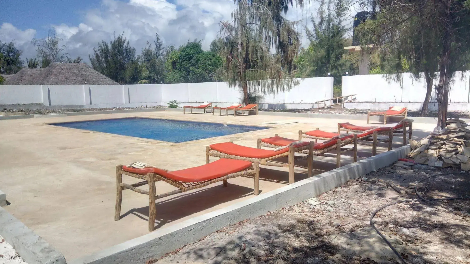 Twisted Palms Lodge & Restaurant