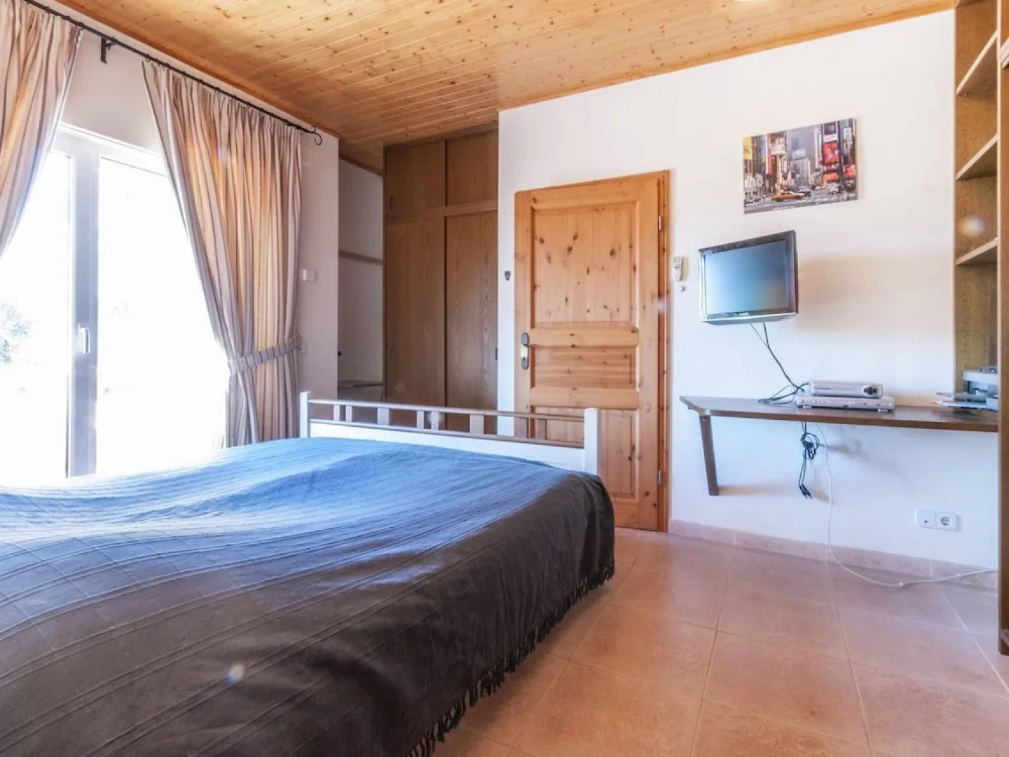 Fantastic Holiday Home With Private Pool at the Port Including a Private Berth