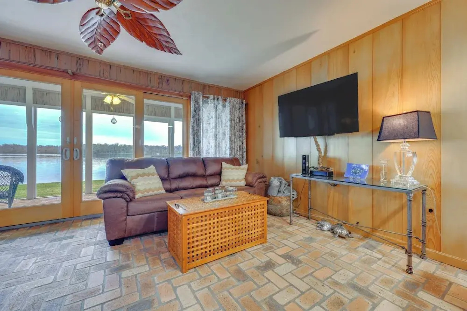 River-view Condo w/ Boat Slip in Welaka!