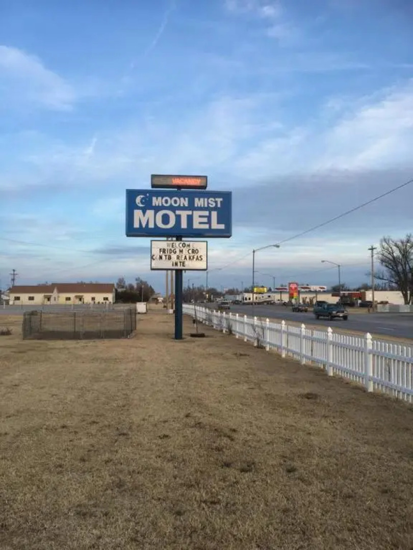 Budget Host Moon Mist Motel