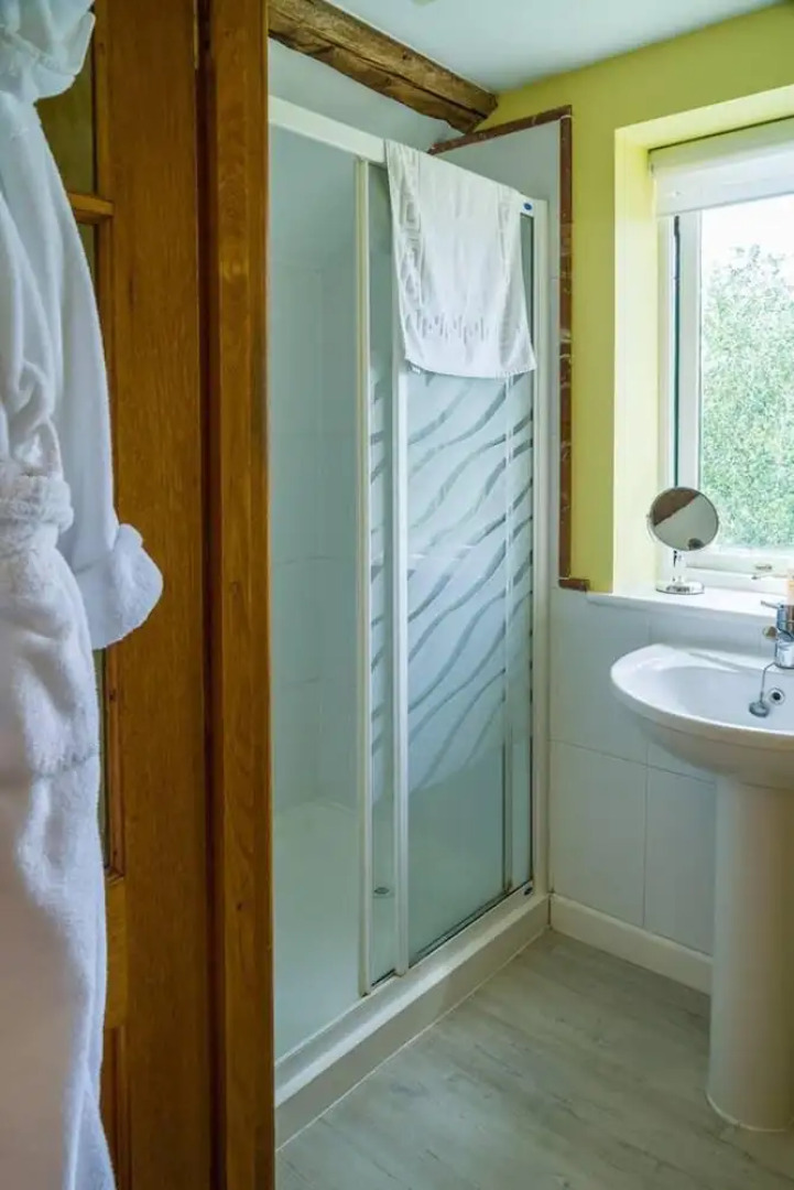 Sunshine Annex-double Bed,ensuite, Lounge, Kitchen