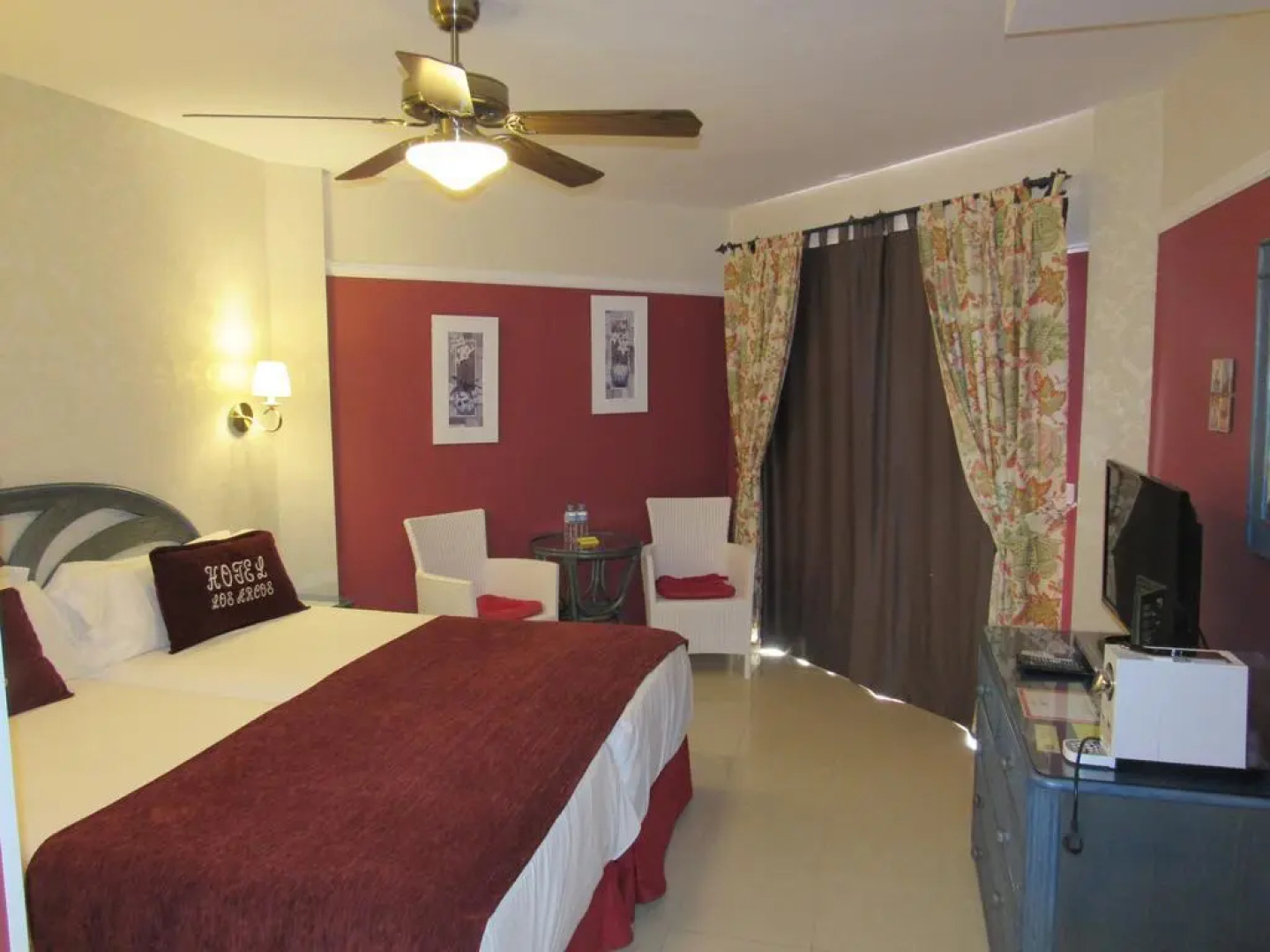 Отель Los Arcos