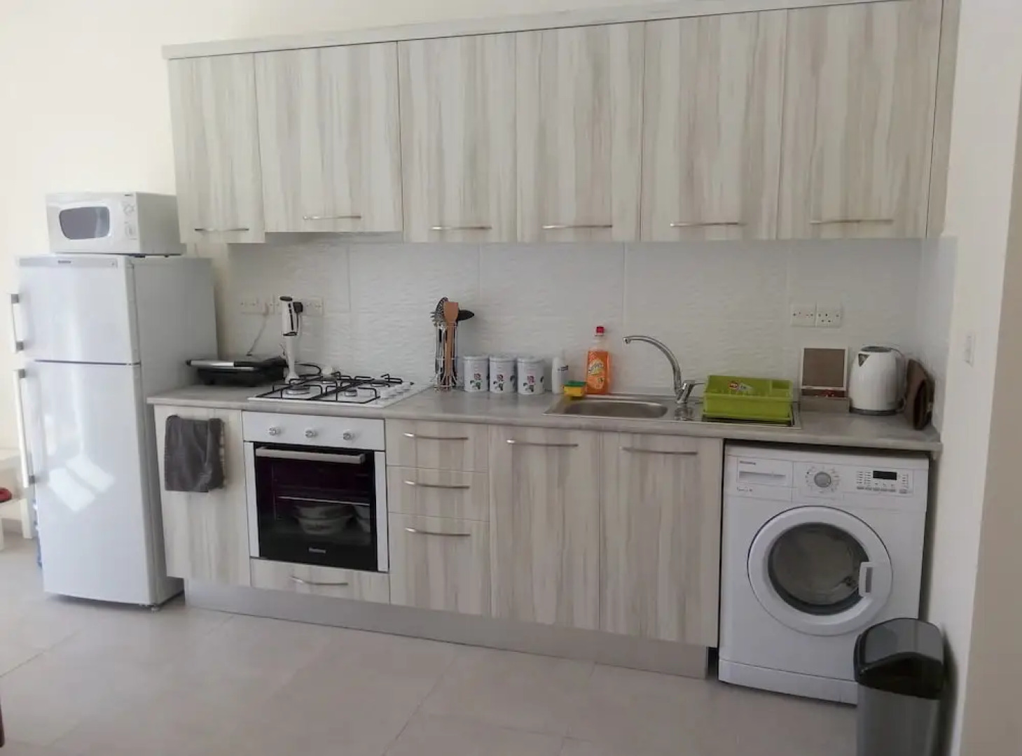 One Bedroom Apartment at Longbeach