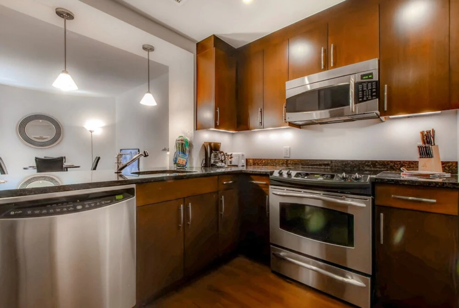 Global Luxury Suites at Broad Street