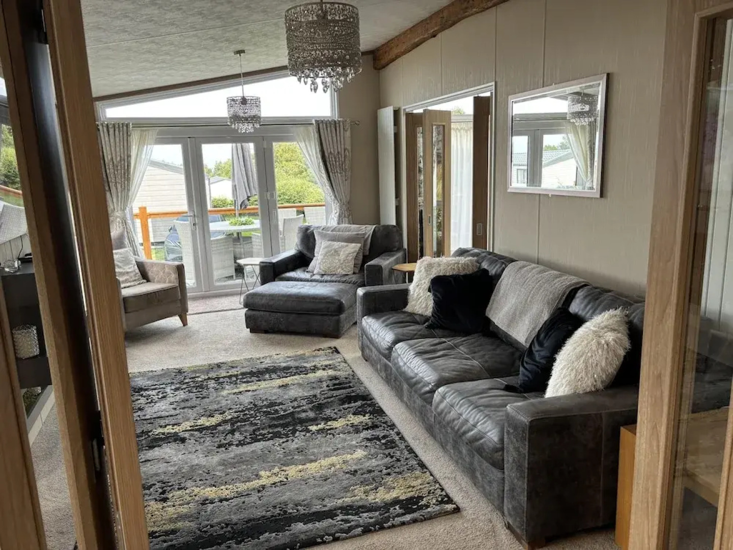 Edinburgh Lodge-sleeps 6-pet Friendly-beach&views