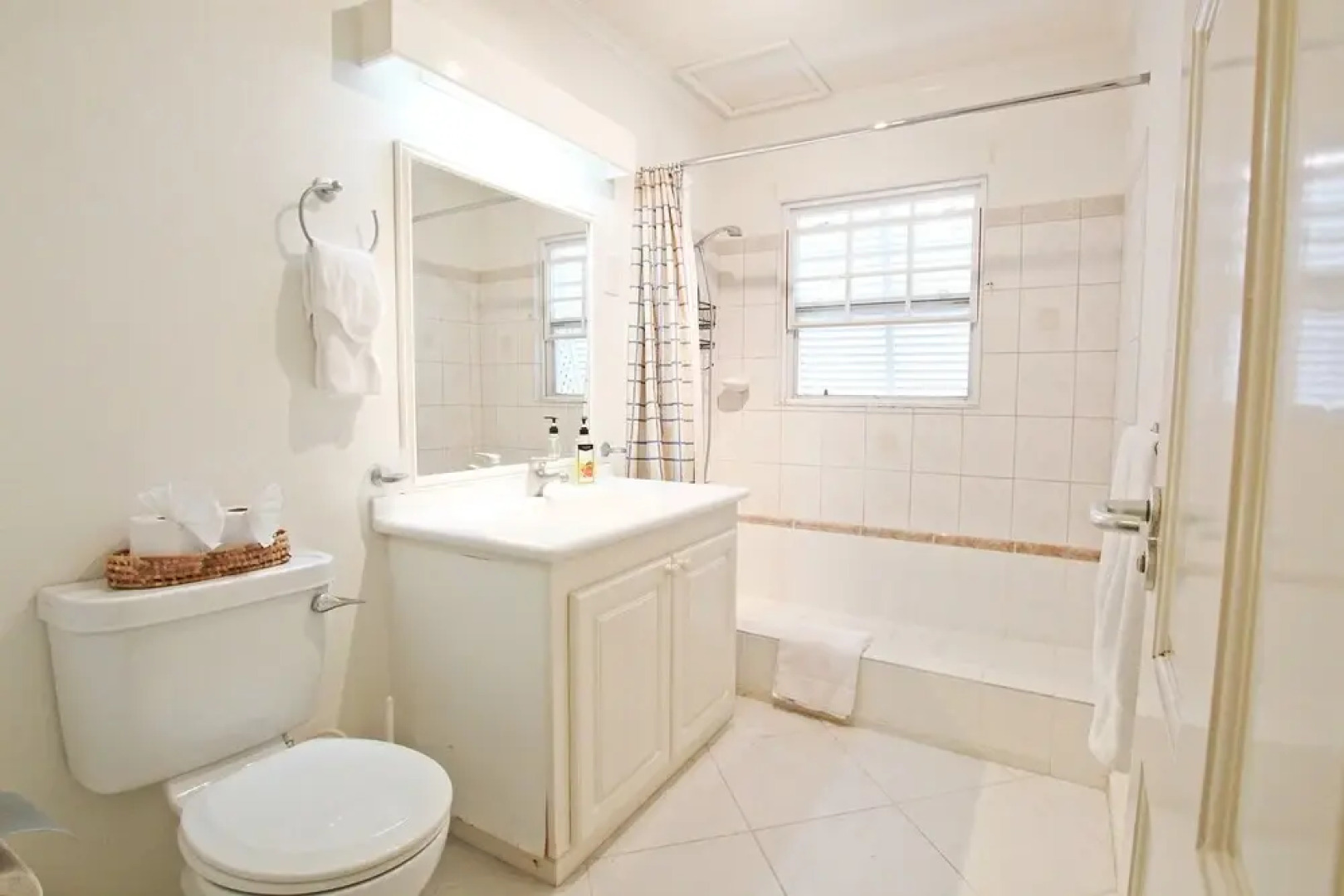 Leith Court Beachfront Apartments