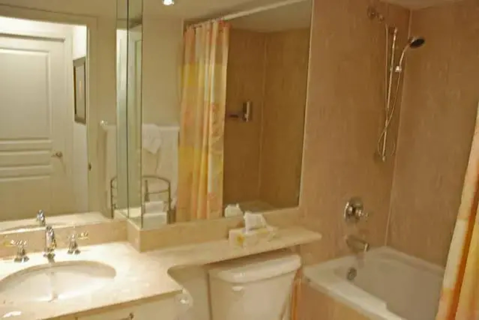 Toronto Luxury Accommodations - University Plaza