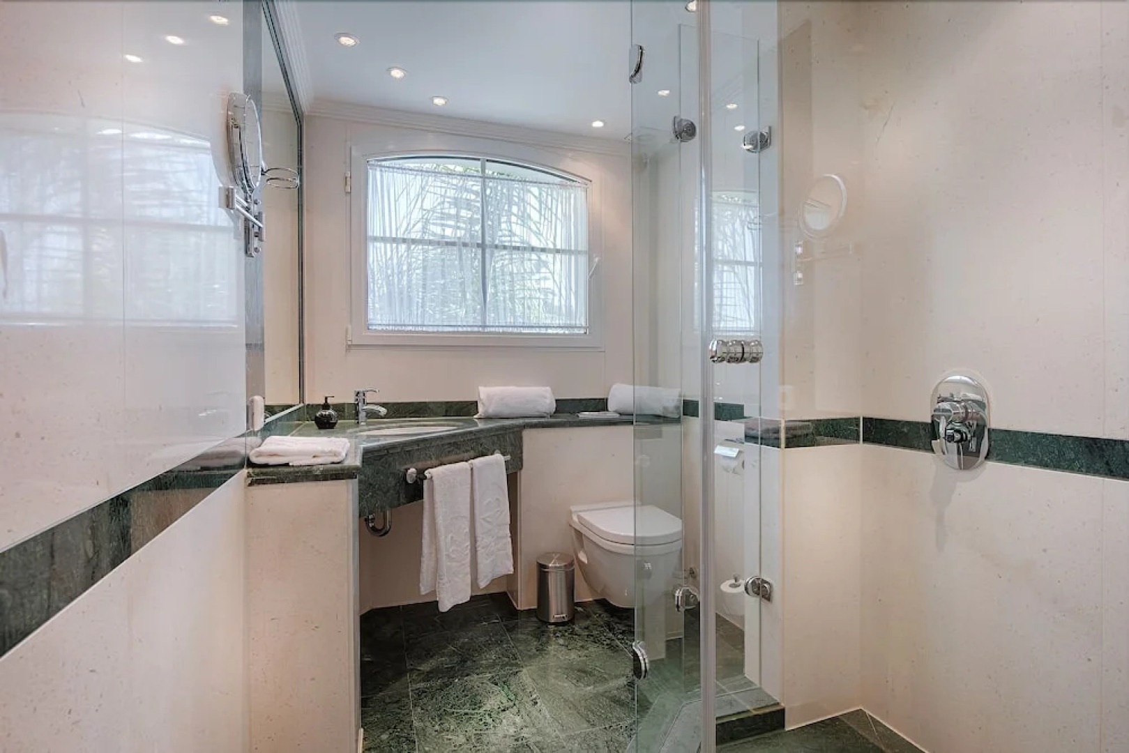 Las Dunas Suites & Apartments