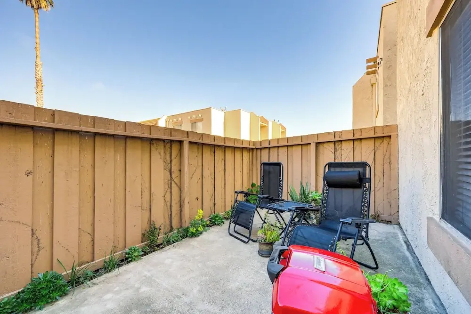 2 Mi to Beaches: Condo w/ Patio in Port Hueneme!