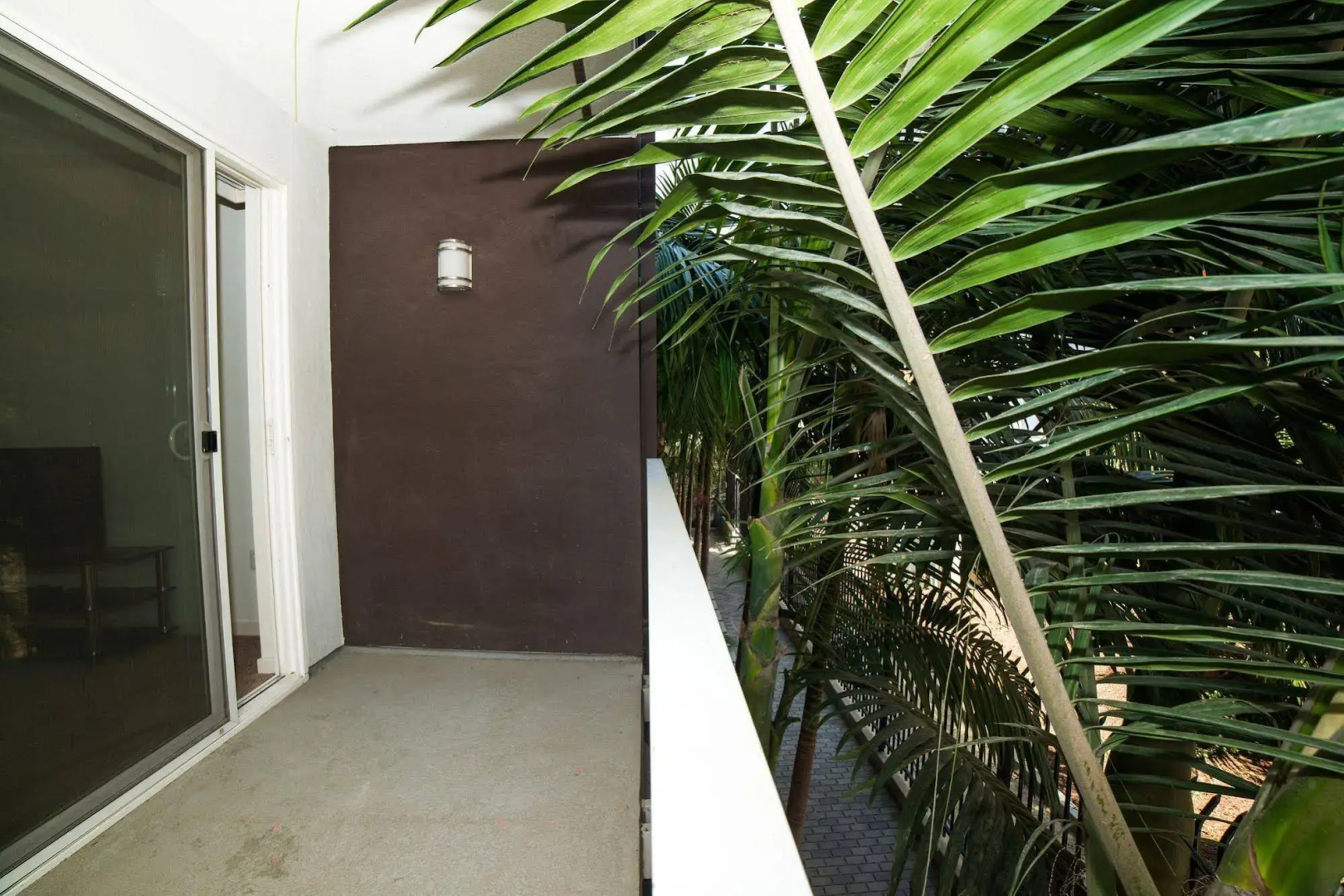 Ginosi Wilshire Apartel