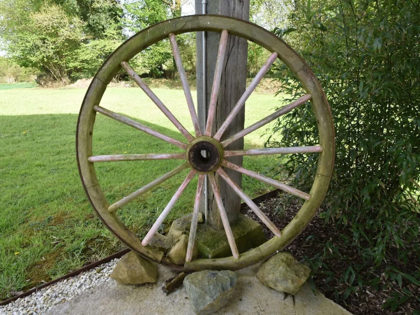 Pretty Cottage in La Chapelle-neuve Brittany With Jacuzzi