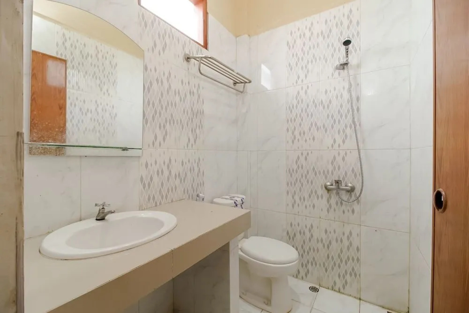 RedDoorz Plus @ Jalan Tugu Silalahi Tongging