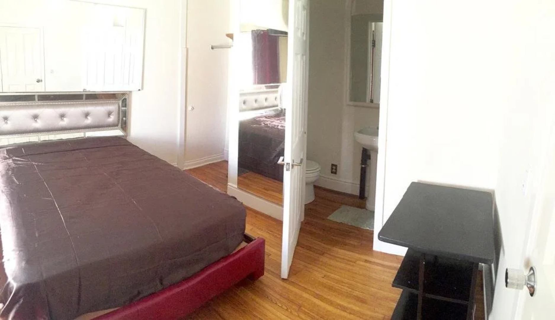 Hollywood Room Rental