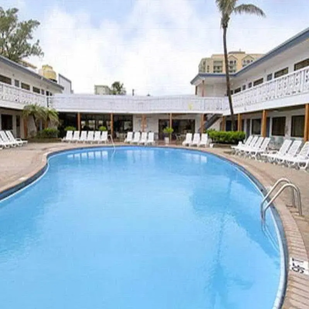 Travelodge Monaco Beach Resort