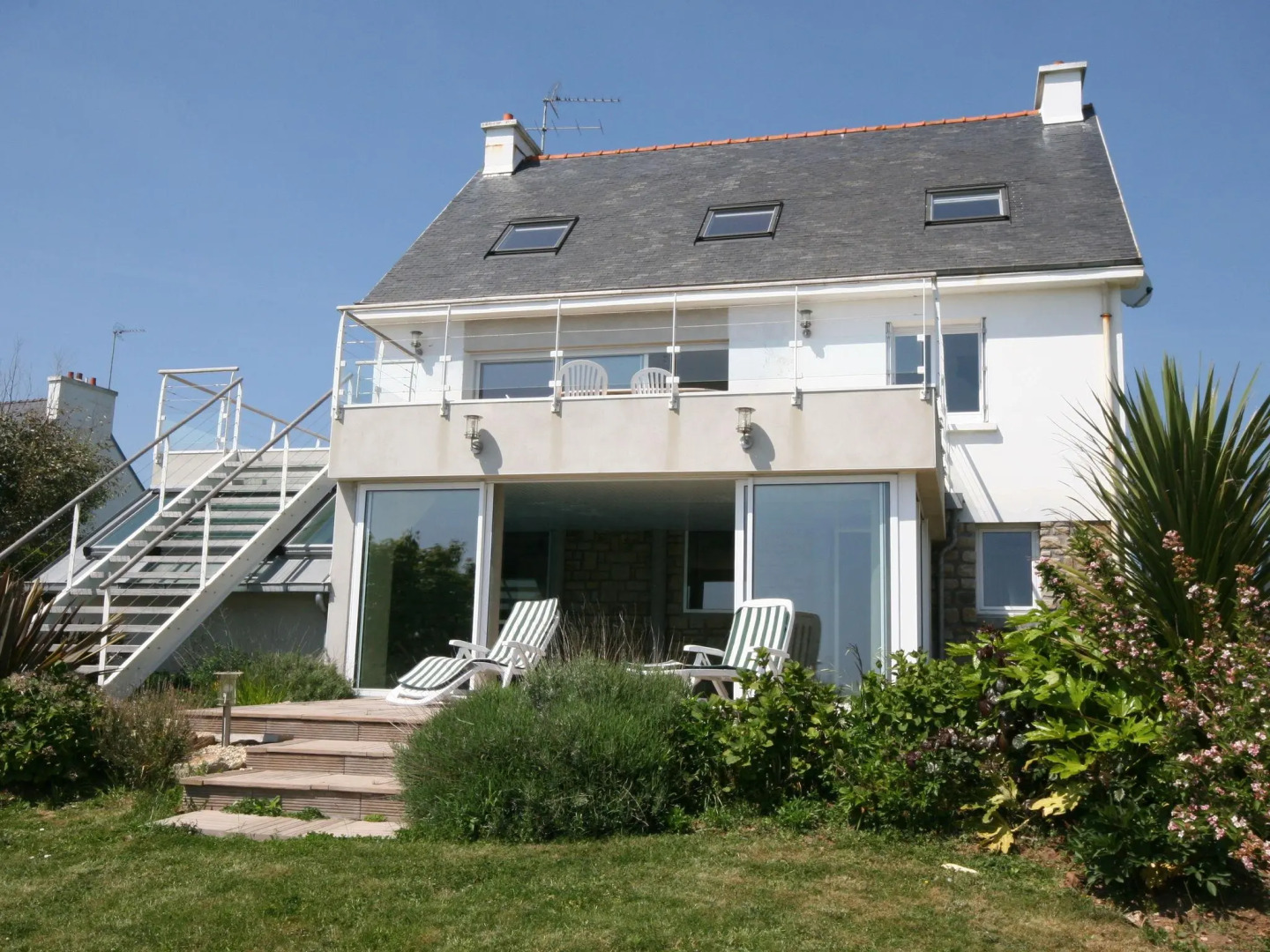 Modern Villa in Clohars-Carnoët with Private Swimming Pool
