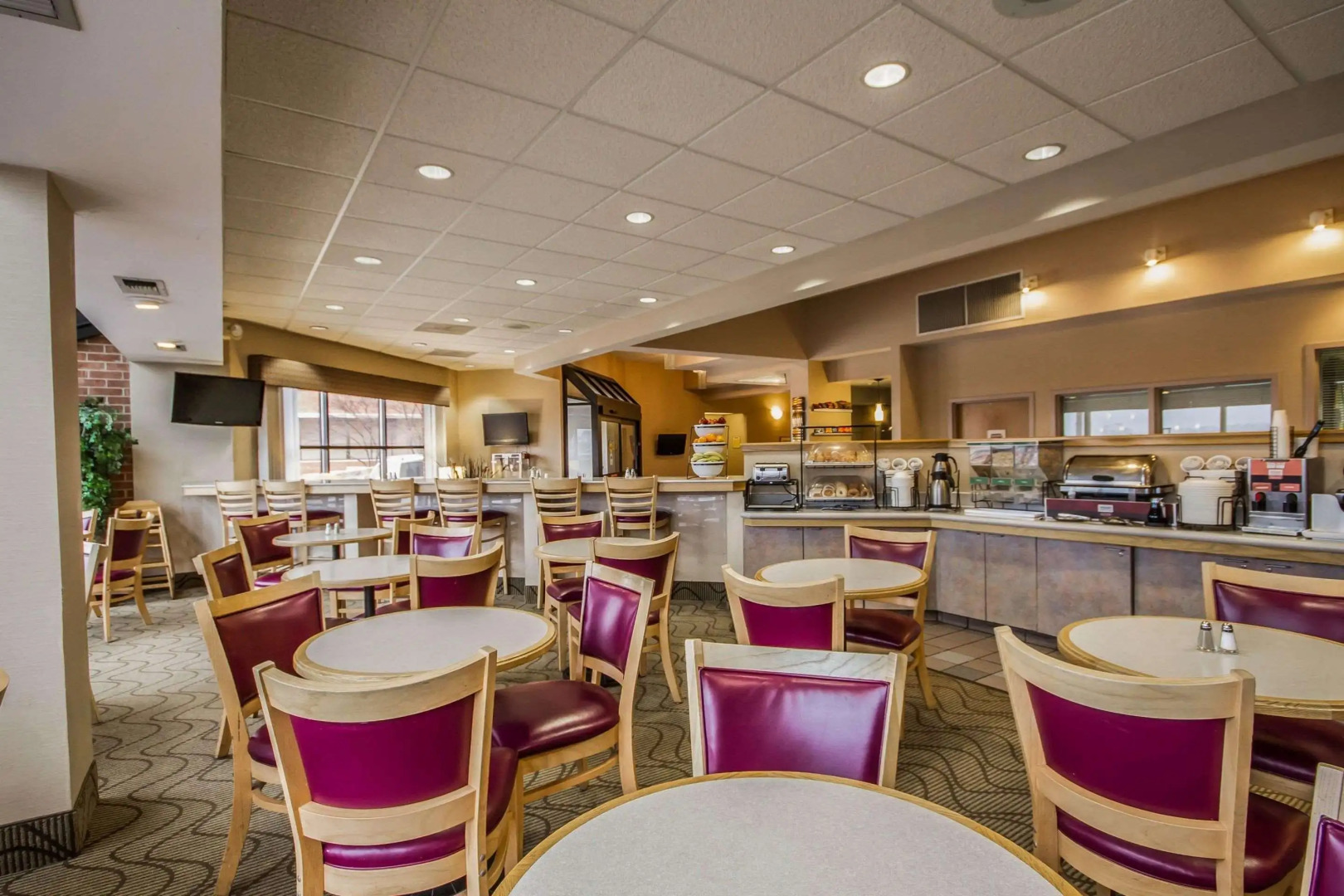 Comfort Inn & Suites Madison - Airport