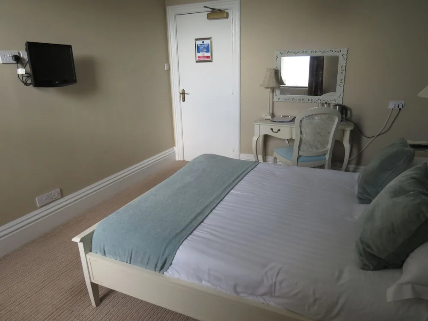 The Station Bar Grill and Rooms