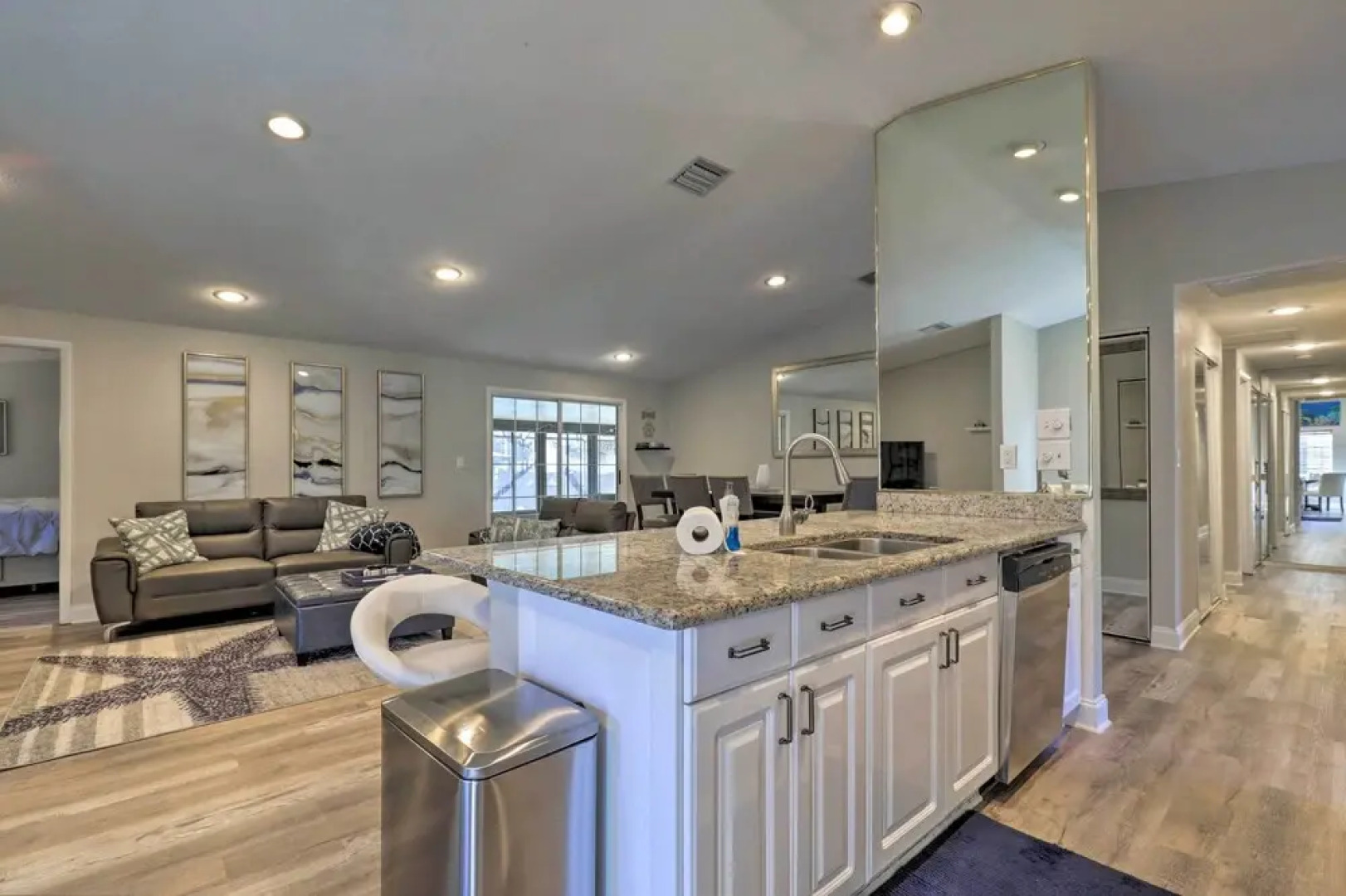 Near Beaches & Dining: Palm Harbor Gem w/ Pool