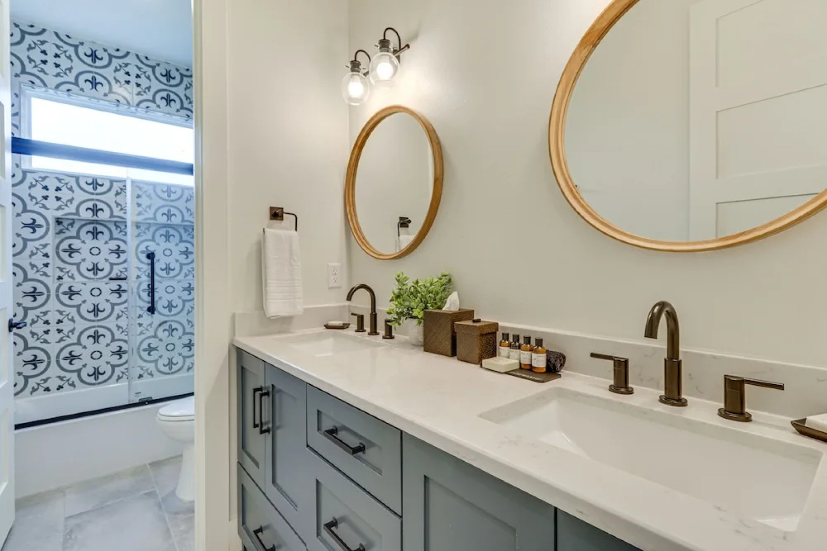 Walk to Beach: Farmhouse w Lake Travis Views