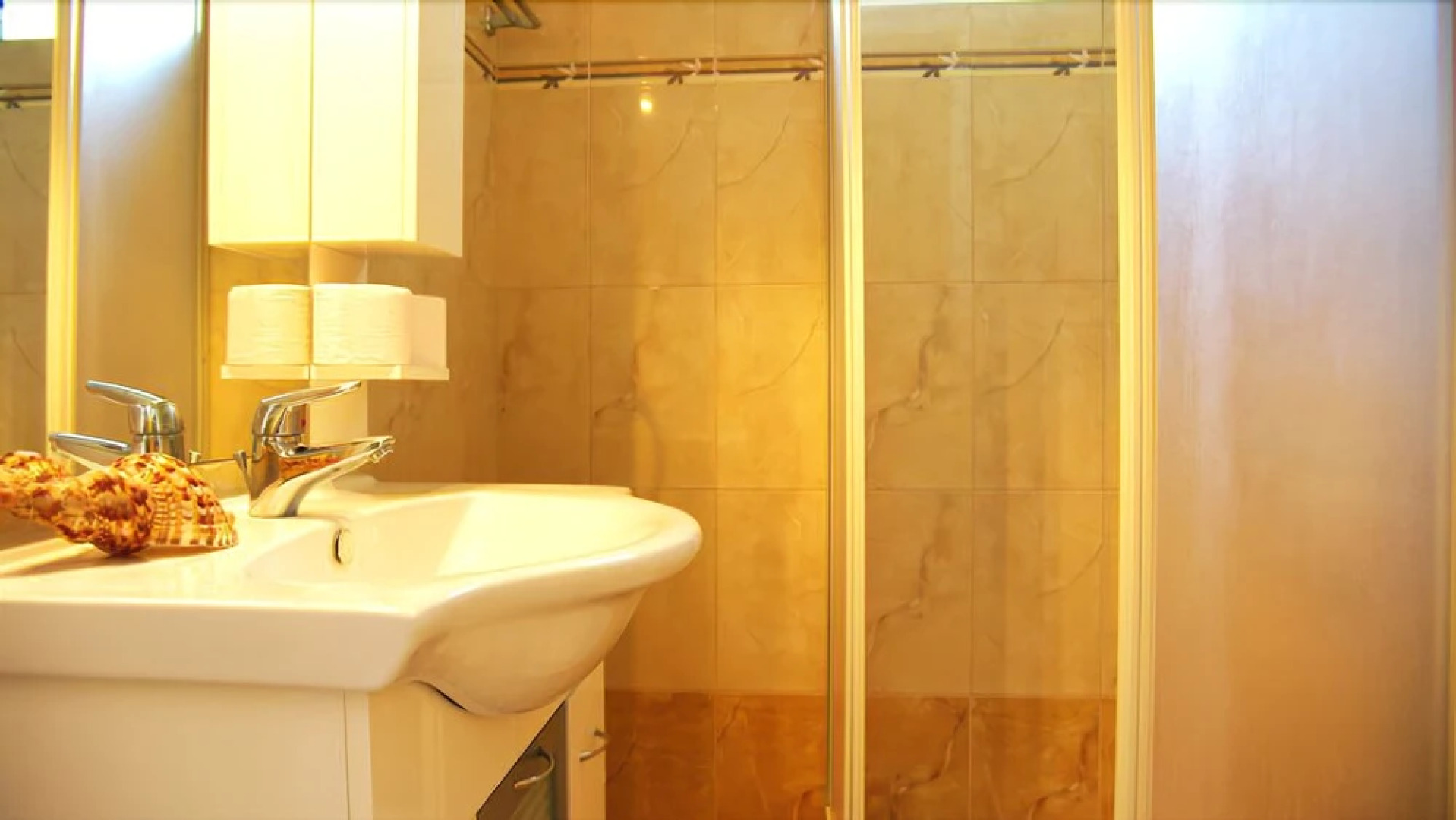 Lions2 Studios and Apartments